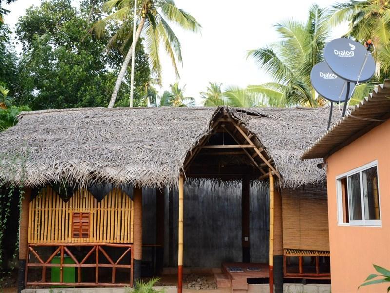 Hotel Thilon Katunayaka Exterior foto