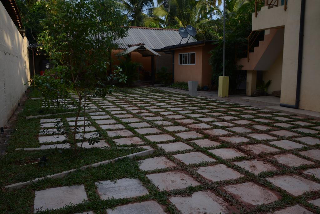 Hotel Thilon Katunayaka Exterior foto