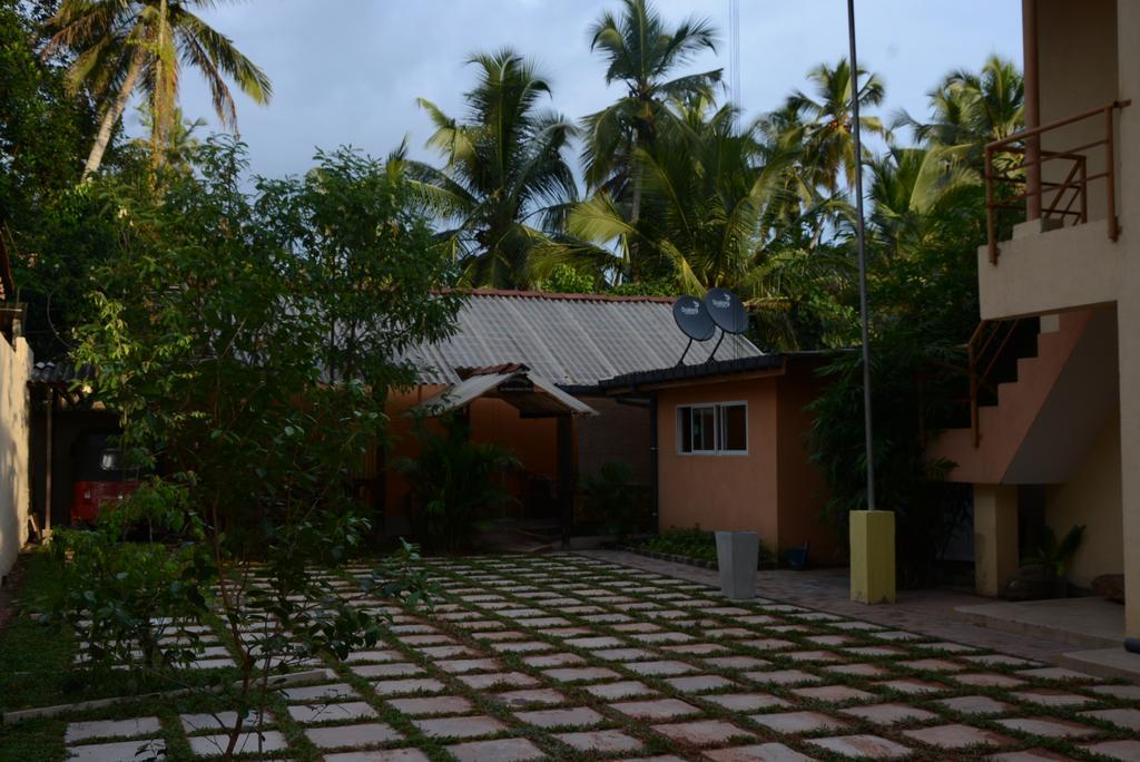 Hotel Thilon Katunayaka Exterior foto