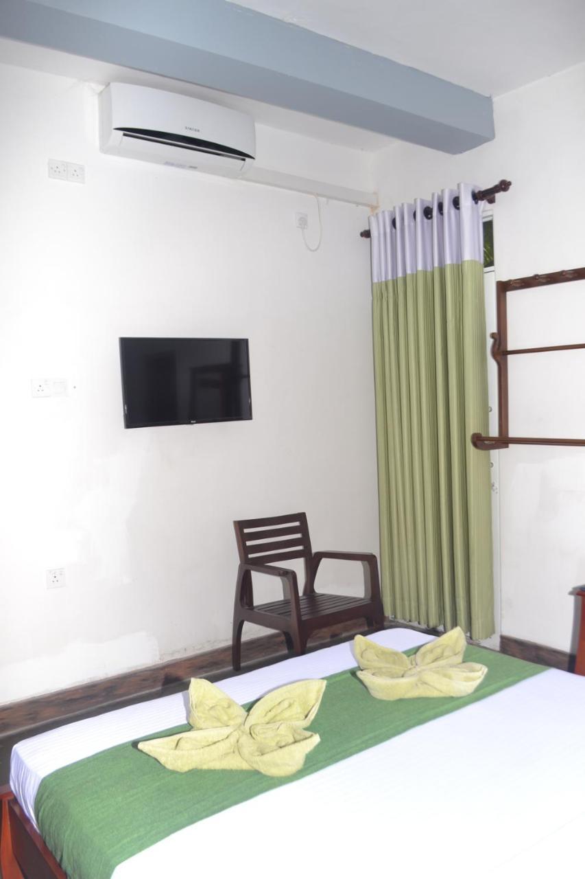 Hotel Thilon Katunayaka Exterior foto