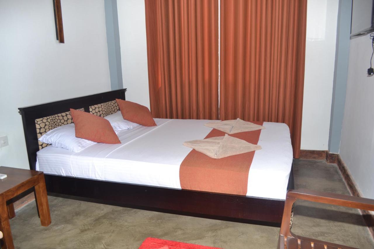 Hotel Thilon Katunayaka Exterior foto