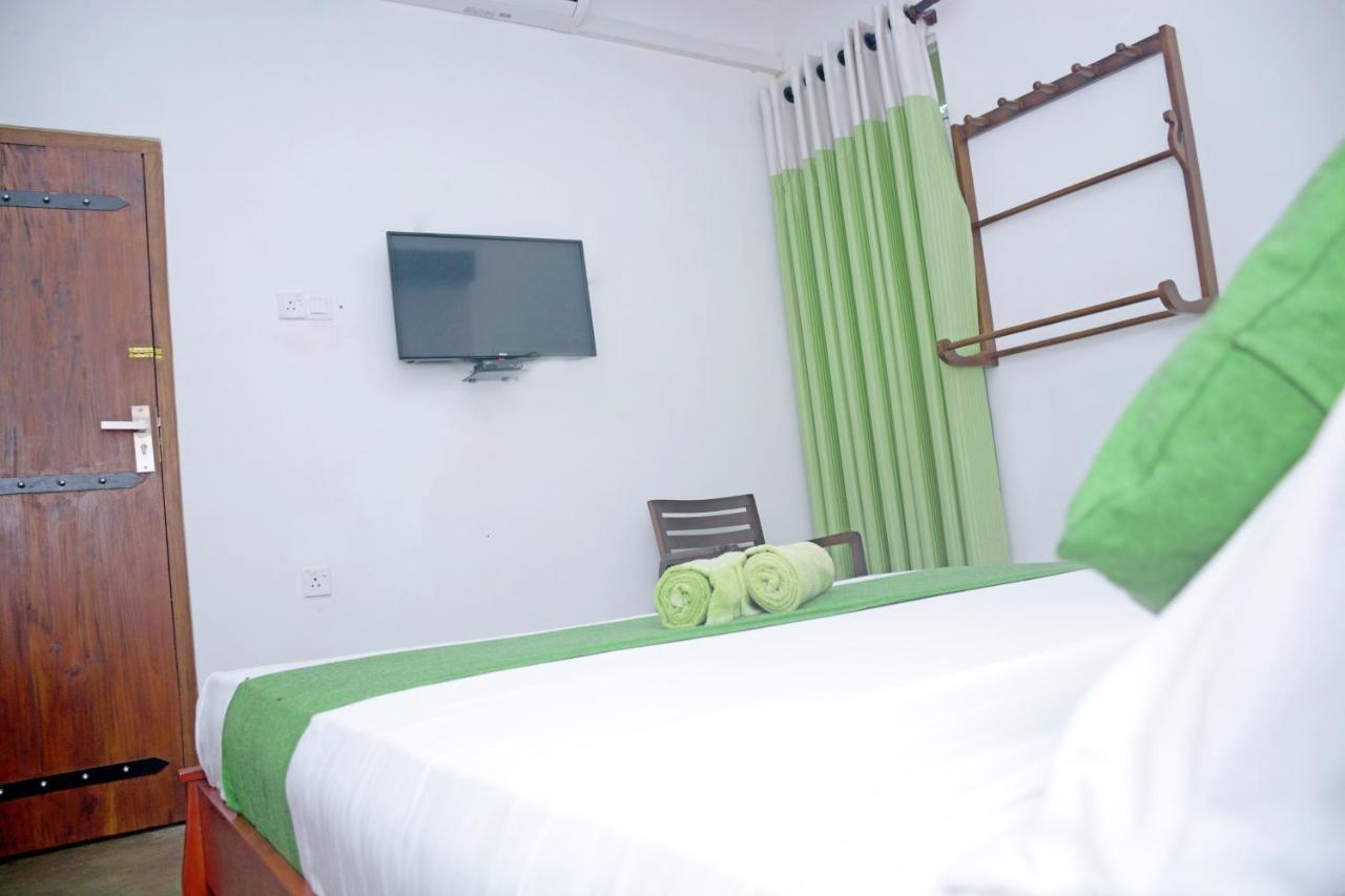 Hotel Thilon Katunayaka Exterior foto