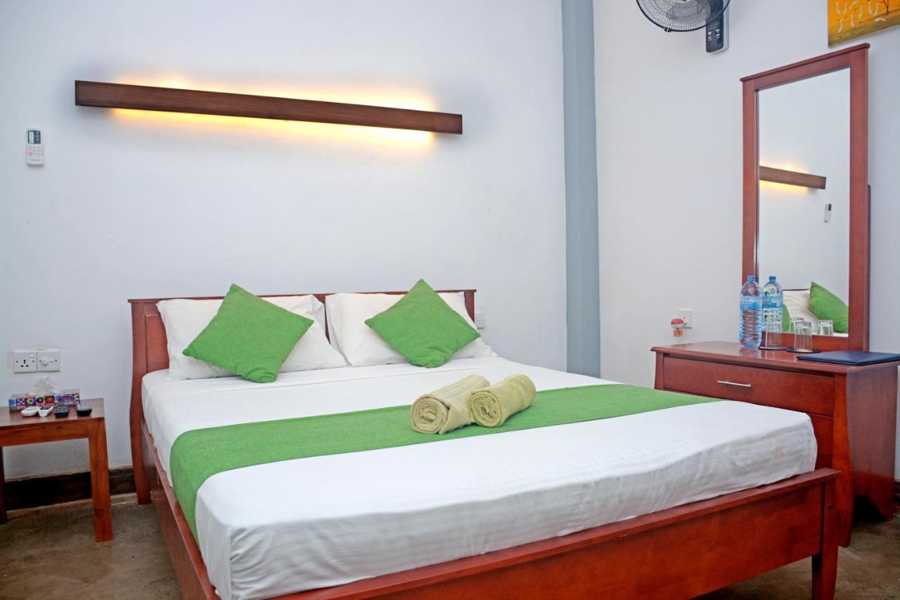 Hotel Thilon Katunayaka Exterior foto